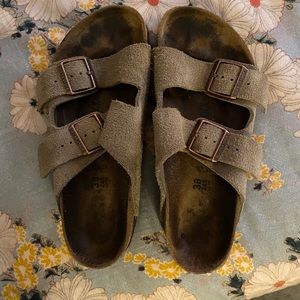 Suede Arizona Birkenstocks 38 (7/7.5)